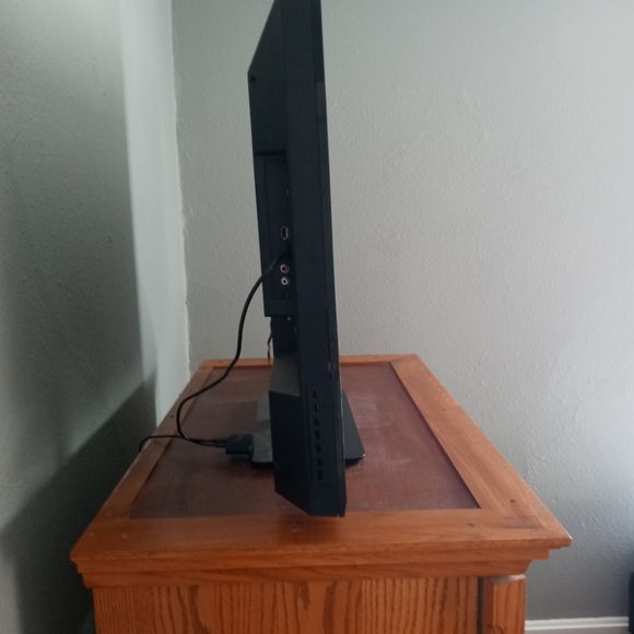 Xbox one x and tv bundle - Picture 5 of 5